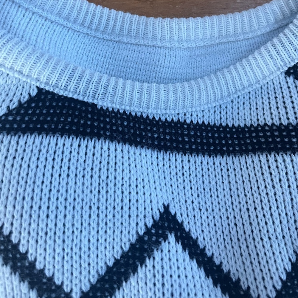 Chic 90s Monochrome Geometric Knit Sweater - Picture 2 of 9